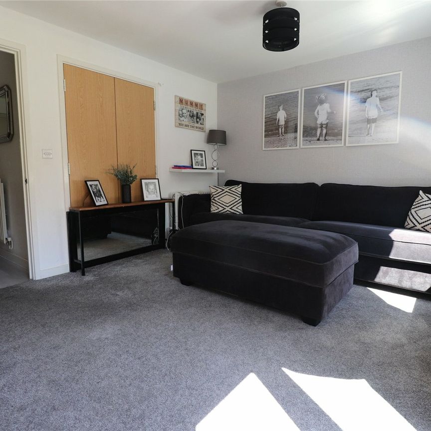 Robinson Way, Northfleet, Gravesend, DA11 9AB - Photo 1