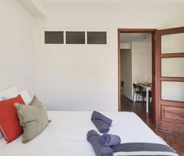 Rooms for rent in 10-bedroom apartment in São João De Brito - Photo 6