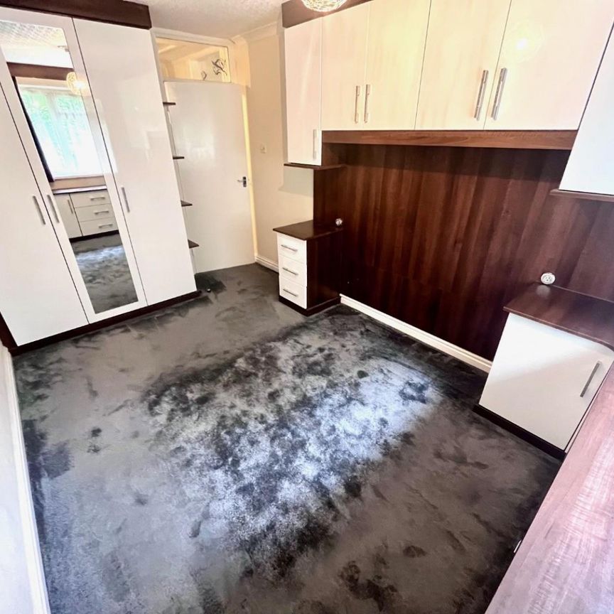 2 bedroom Flat To Let - Photo 1
