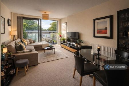 2 bedroom flat to rent - Photo 2