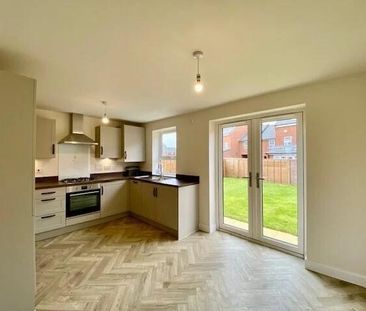 3 bedroom semi-detached house to rent - Photo 5