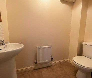 3 bedroom terraced house to rent - Photo 6