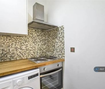 Studio to rent - Photo 6