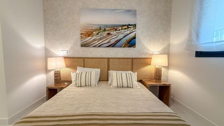 Middle Floor Apartment in Estepona - Photo 5