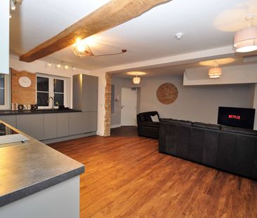 Swan Lane - Photo 1