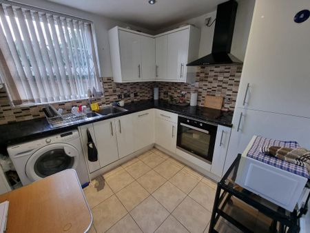 2 bedroom ground floor flat to rent - Photo 3