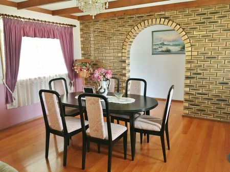 4 bedroom home with Rural outlook in town - Photo 4