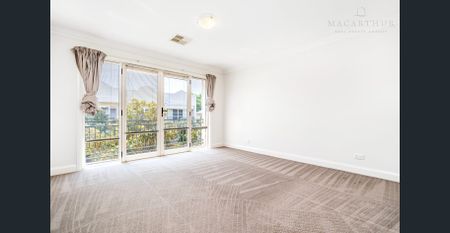 Executive Style Townhouse - Photo 2