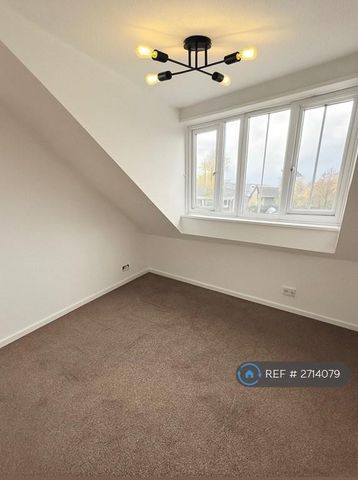 3 bedroom flat to rent - Photo 2