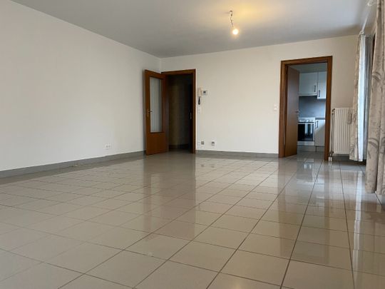 Twee slaapkamer appartement + garage - Photo 1