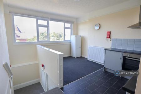 1 bedroom flat to rent - Photo 4