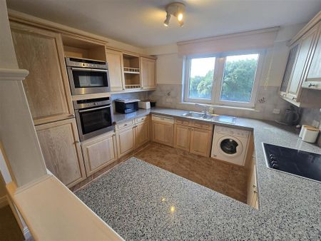 3 bedroom flat to rent - Photo 4