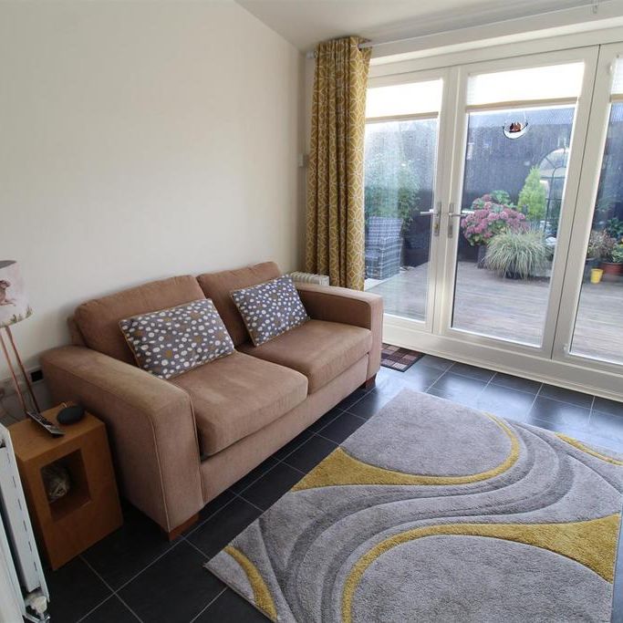 2 bedroom end of terrace house to rent - Photo 1