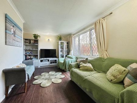 3 bedroom detached house to rent - Photo 3