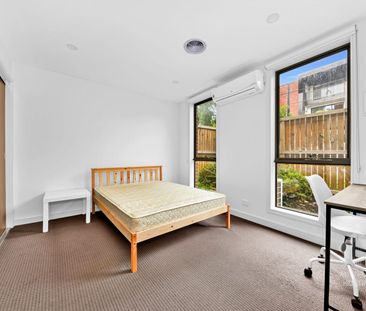 Modern 3-Bedroom Townhouse in Prime McKinnon Location - Photo 6