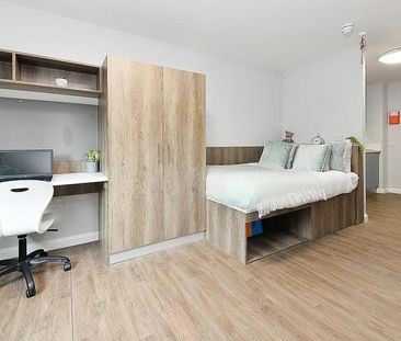 1 bedroom in a flat share to rent - Photo 2