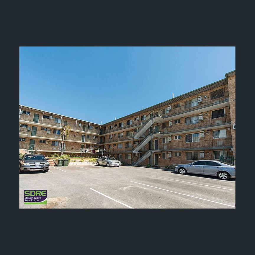 Top Floor Furnished One Bedroom Unit - Photo 1