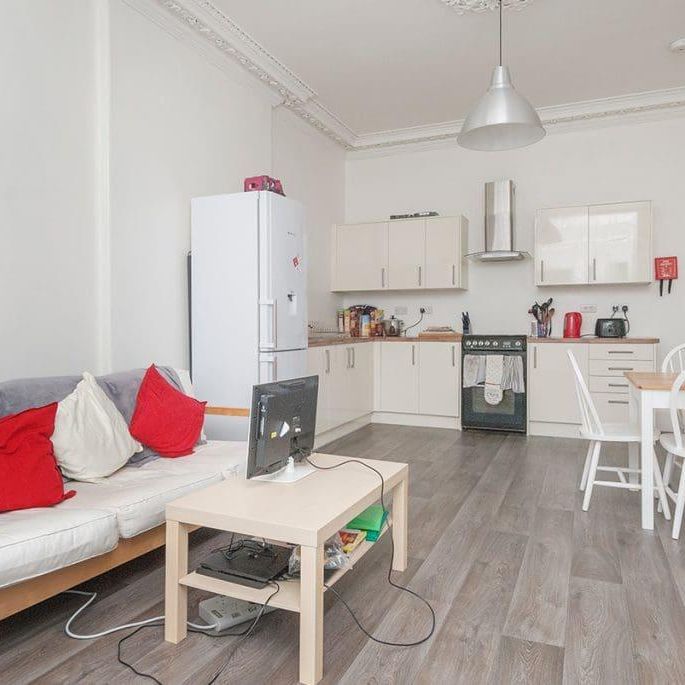 5 bedroom flat to rent - Photo 1