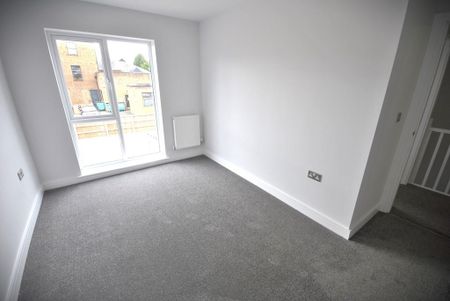 3 bedroom detached house to rent - Photo 2