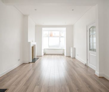 3 bedroom end of terrace house to rent - Photo 2