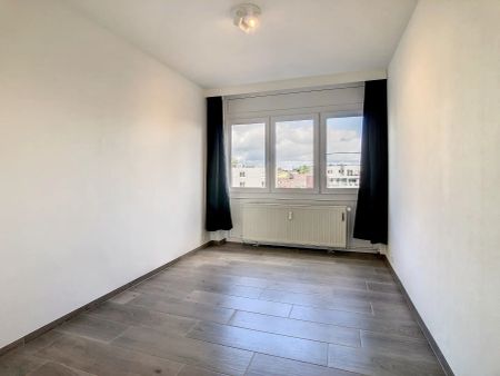 Gerenoveerd appartement met 2 slaapkamers en terras en garagebox - bewoonbare oppervlakte 78 m² - Foto 3