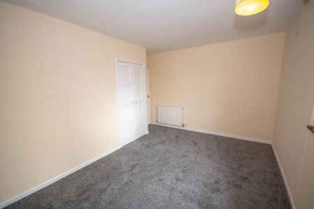 3 bedroom end of terrace house to rent - Photo 2