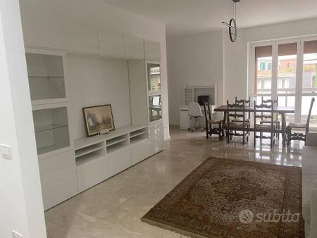 Appartamento di 114 m² con 4 locali e box auto a M - Photo 2