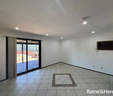 Charming Family Home in Heart of Minto! - Photo 3