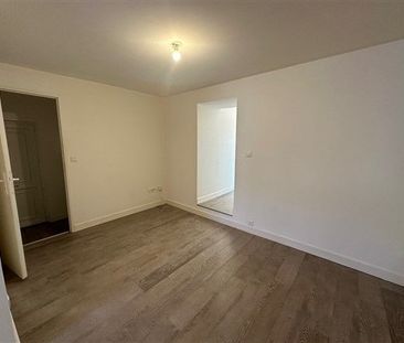 BEL APPARTEMENT T2 avec petit extérieur - Photo 4