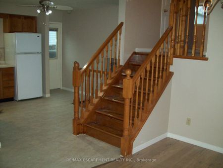 Detached Home For Lease | X8093502 - Photo 4