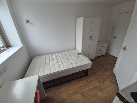 Studio to rent - Photo 4