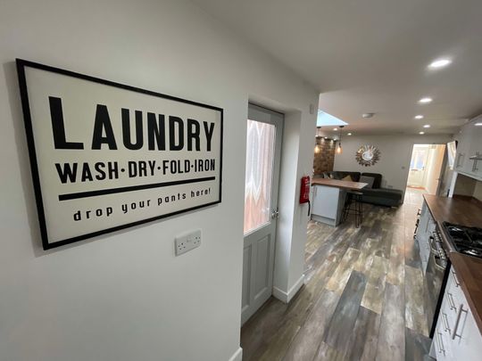 Mowbray Street Room 5 - Photo 1