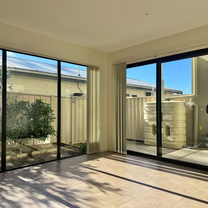 FAMILY LIVING - Photo 1