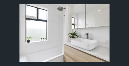 Fully Furnished 4x2 Family Home in Prime Location - Photo 5