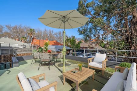 Barrsden – A fully renovated Art Deco gem - Photo 4