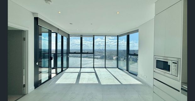 Luxurious 2-Bedroom Apartment with Uninterrupted Water Views in Rhodes Central - Photo 1