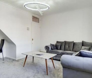 3 bedroom flat to rent - Photo 3