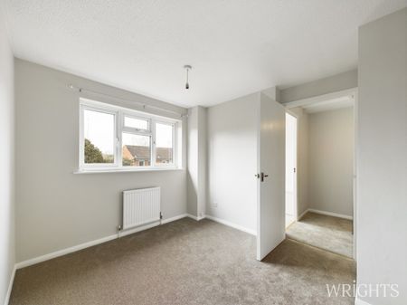 3 bedroom Mid Terraced House - Harwood Close, Welwyn Garden City - Photo 2