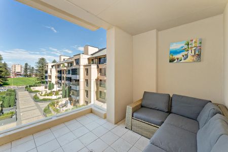 Stylish Marina Living – Furnished 1 Bedroom Apartment in Prime Glenelg Location - Photo 3