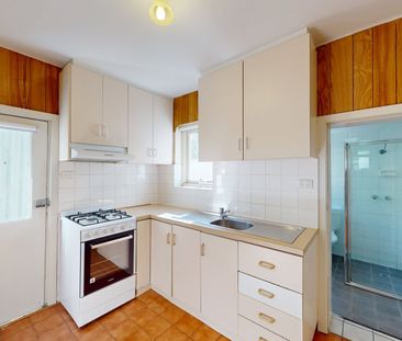 Charming Victorian Cottage with Country Ambience on Leafy Errol Street - Photo 4