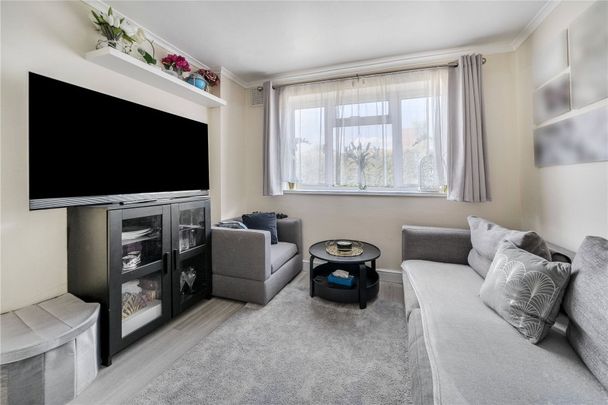 Rutherwyk Road, Chertsey - 3 bedrooms Property for lettings - Seymours - Photo 1