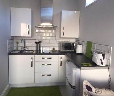 Malmesbury Close, Redland, Bristol - Photo 3
