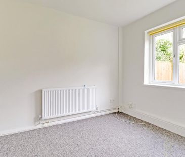 4 bedroom end of terrace house to rent - Photo 6