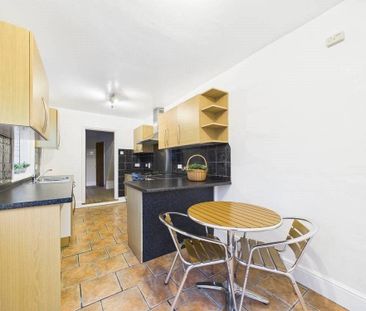 3 bedroom semi-detached house to rent - Photo 6