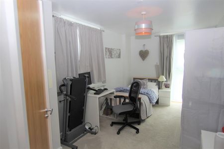 2 bedroom Apartment to let - Photo 4