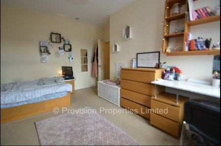 10 Bedroom House in Headingley - Photo 4