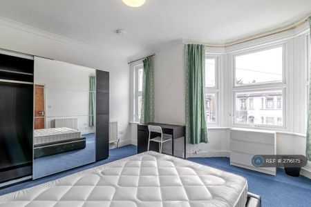 1 bedroom in a house share to rent - Photo 2