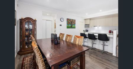 CONTEMPORARY, TWO STOREY HOME ON MASSIVE BLOCK – DUCTED AIR, SIDE ACCESS & MORE……. - Photo 4