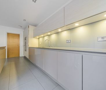 4 bedroom semi-detached house to rent - Photo 5