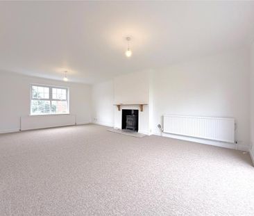 4 bedroom detached house to rent - Photo 4